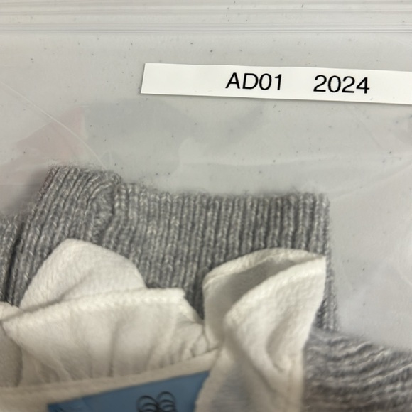 CeCe Women's V-Neck Imitation Pearl Detail Cable Vest Sweater Size Medium - Picture 11 of 11